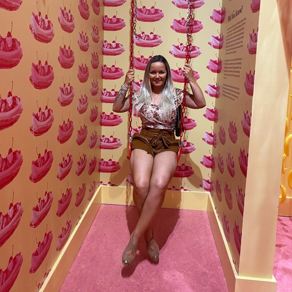 Meet your Posher, 2ndLove Luxury - Picture 1 of 1